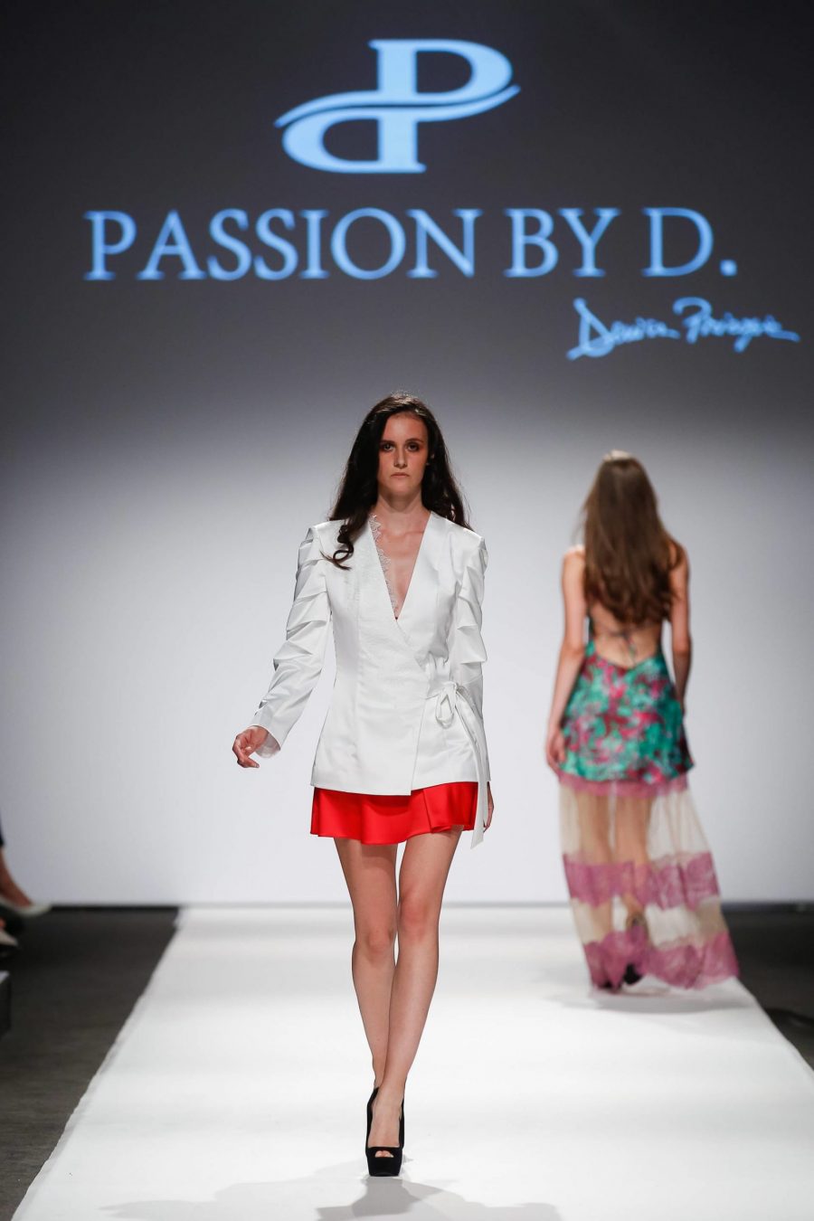 Sacou alb cu dantela prezentare moda Passion by D