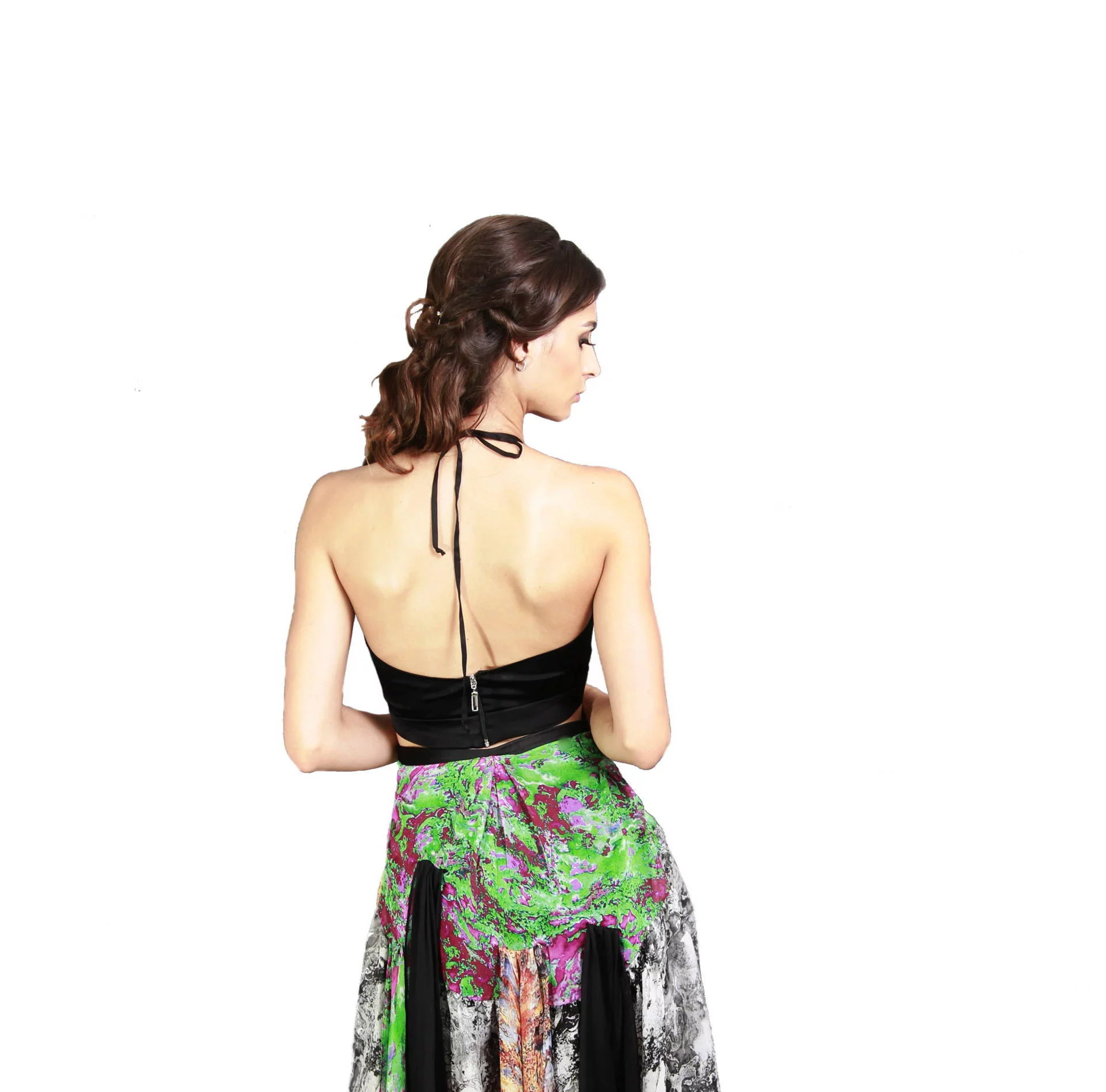 Top scurt prins dupa gat