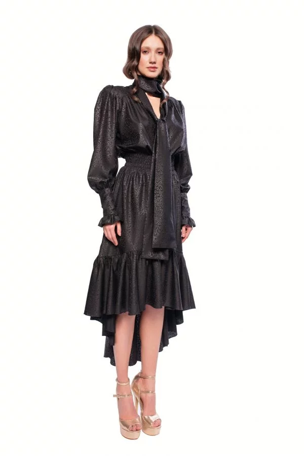 Rochie neagra cu esarfa lata